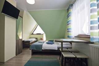 Отели типа «постель и завтрак» Słoneczny Dworek Бялка-Татшаньска Улучшенный четырехместный номер-18